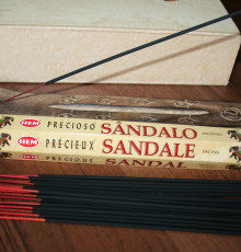 Дорогоцінний сандал. Sandal Precious. HEM