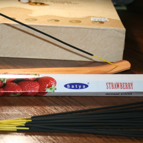 Strawberry. Полуниця, Satya